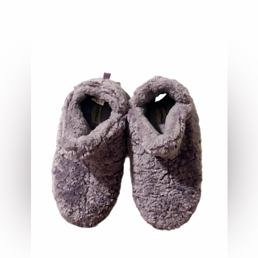 Makalu  Plush Slip-On Slippers - Lavender